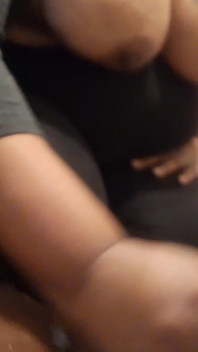 Sudut pandangan pertama footjob tetek besar Goddess Bee dan Handjob