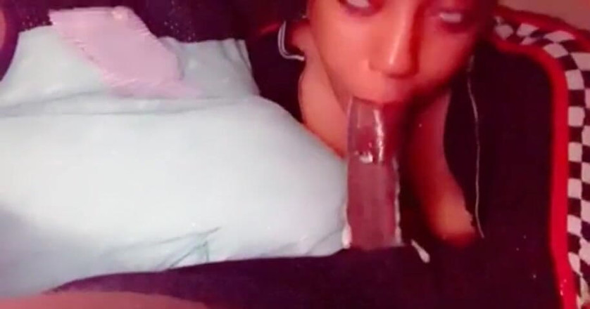 Fijii pornbox: 딥쓰로트 비디오를 위해 찾아오는 코스프레 십대