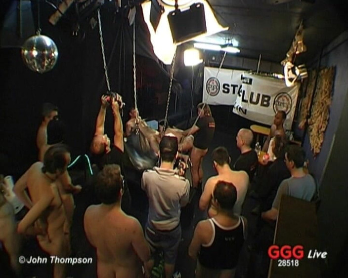 GGG John Thompson OLD STYLE: Ggg - live gangbangfeest - Adina neemt het op tegen meerdere jongens...