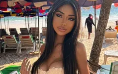Une belle trans suce dans la baignoire