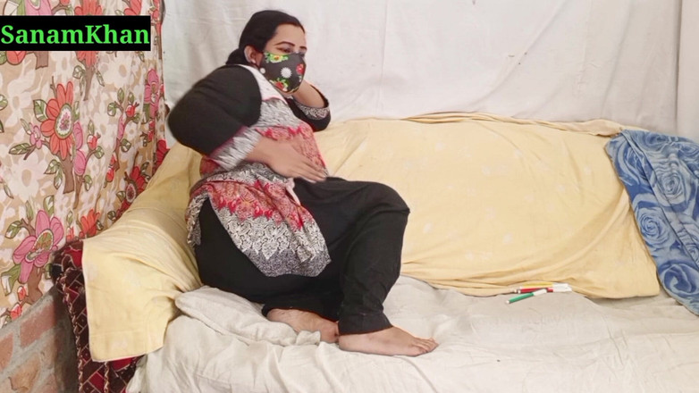 Sanamkhan: Pákistánská desi tetička plný mazy