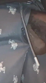 Une grosse noire se fait jeter au ralenti