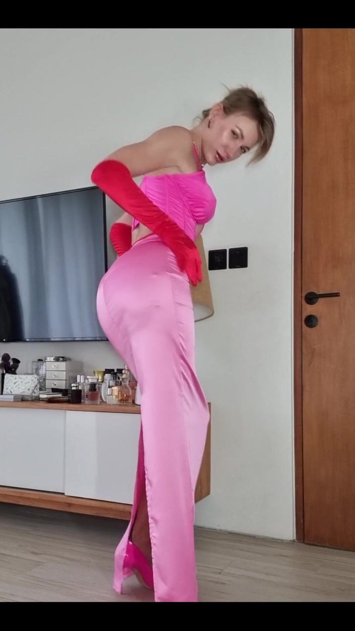 Angel The Dreamgirl: Мені подобається ця довга вузька атласна спідниця