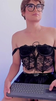 Femboy Sissy Poposu Şişman Penisini Mastürbasyon Yapıyor