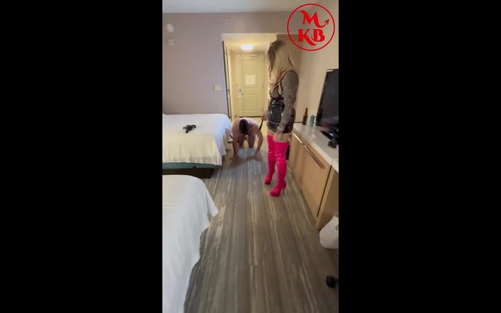 Kora Bell: Giấc mơ của một người phục tùng: phục tùng, trói...