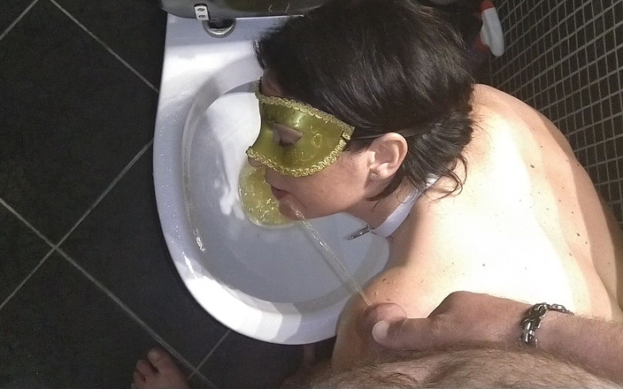 Toilet Mommy: Після того, як вона спробувала сечу свого вітчима, я більше ніколи не мию свій жирний член водою