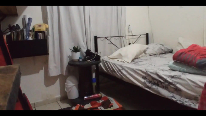 Karmicoxv: Mama vitregă este înregistrată în secret în camera ei