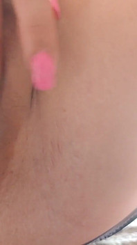 Masturbatie van een brunette op bouwplaatsen