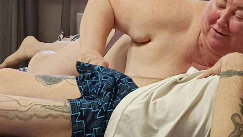 Zona901: सौतेली मम्मी की लंड चुसाई से वीर्य निकालना