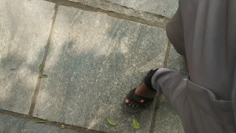 Tamil 10 inches BBC: तमिलटेन्चों का बस स्टैंड पर बड़ा काला शो