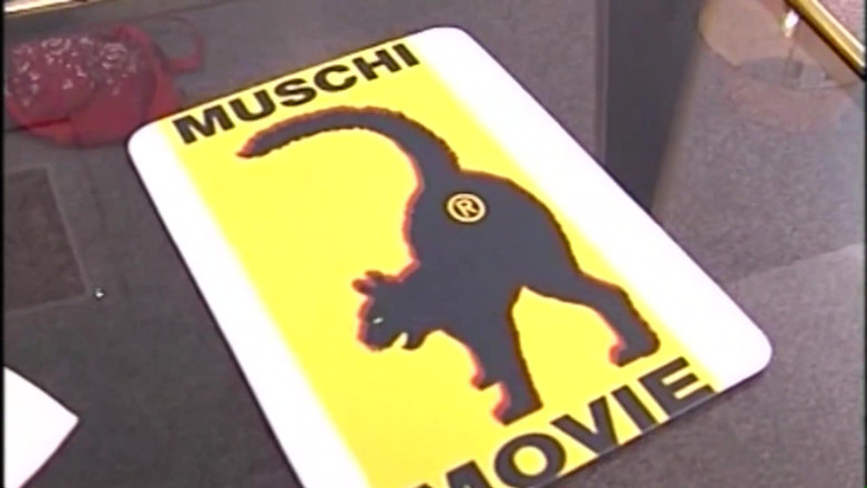 Purzel Official: Prag'da Sokakta Çekilen Bir Çift