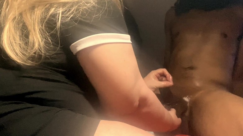 Daddykane: Rondborstige gilf houdt ervan om grote zwarte lul in haar...