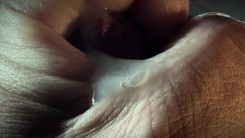 Leonardo-1974: Good Close-up Shot of the Cumshot.