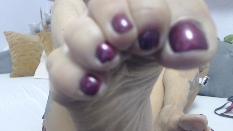 Melissa Johnson: Prašné, Suché nohy Obryně