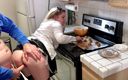 Erin Electra: La cameriera prende il cazzo duro in cucina