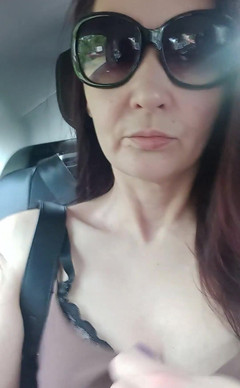 Dominatrix Redsonyja: Bellezza senza trucco, filtri, unica, unica, unica, la tua dea...