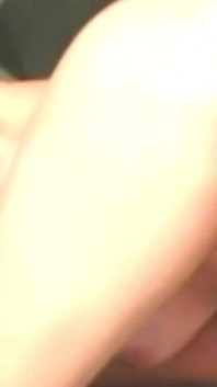 Milfs insaciáveis provocam o pau latejante do garanhão sortudo