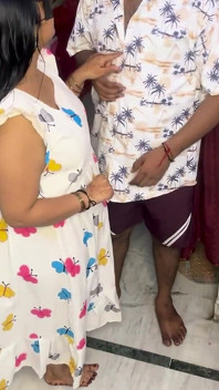 देसी सौतेली मम्मी ने बेटे को अपना बदलाव देखते हुए पकड़ा - उसने हिंदी वीडियो लिया