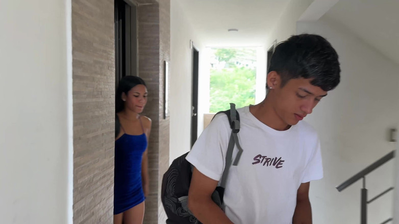 Erickandzoe: Saya Berkongsi Bilik Hotel Dengan Latina Hermastra Saya Dan Saya...