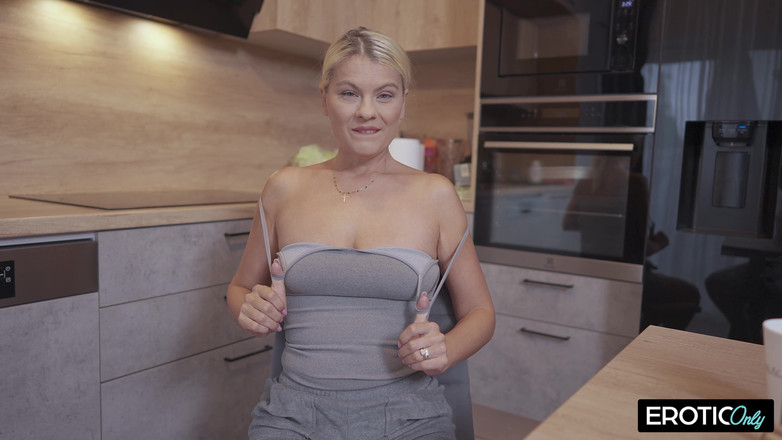 German bitch hunter: Blonde MILf sehnt sich hart nach und bekommt eine heiße...