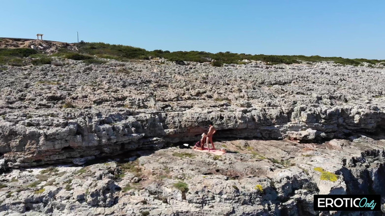 MILFFreaksX: Spontane neuk langs de weg hongerige MILF geeft alles