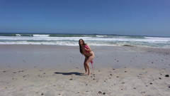 Kinky Lyrical: Bugil dan ngocok di pantai