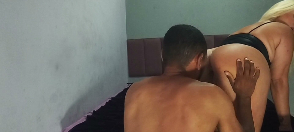 BillyBastos: Rubia caliente con una morena cachonda