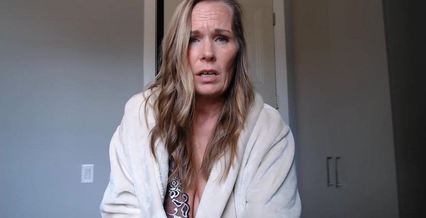 KimitheMilfMommy: हैप्पी फ्राइडे! इसे चुदाई के रूप में कामुक कहा जाता है