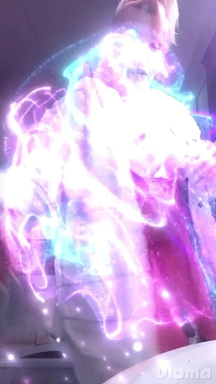 Laratransexualbarcel: Trần tình dục tóc vàng