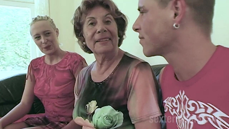 Sextermedia by Pete: Nenek tua dientot di seks threesome jerman