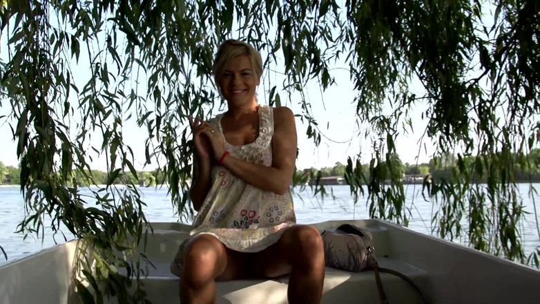 Amateur Pornos XXX: Pisseuse jasmine rouge - la lurida regina tedesca piscio scatena enormi...