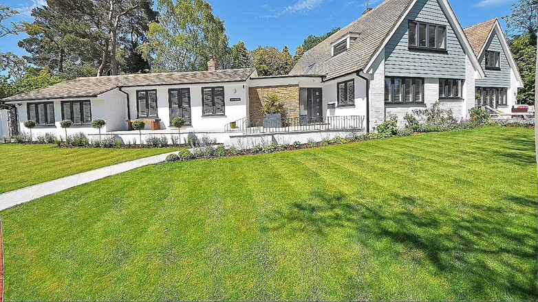 Kitty_Cross: Steamy Secrets: Di Balik Pintu Tertutup. Bagian 2