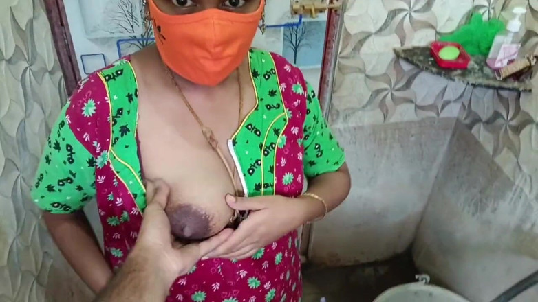 Mami4711: baathroom hot larki sauteli mammi aur sautele bete men yah...