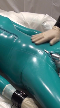 Un amator deranjează o dominatoare, gât de spermă, life bug 2 unghi