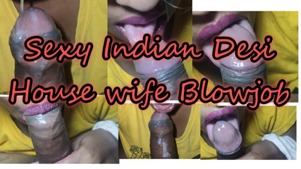 Rack star XX: Une femme au foyer desi indienne sexy taille une pipe
