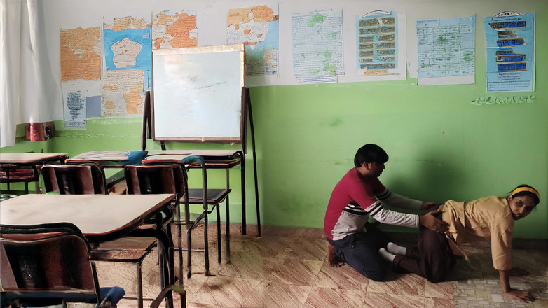 Bobbypranav: Desi Village College Par knullar i klassrummet