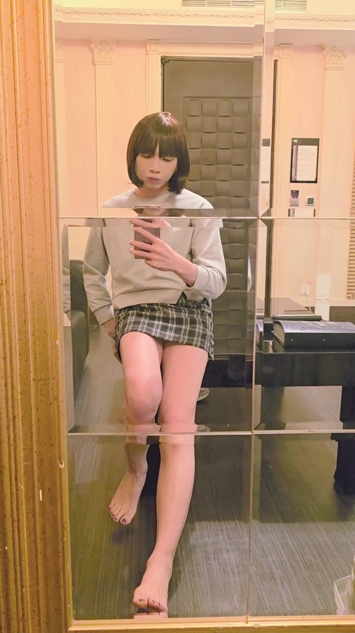 Taiwancdgirl: Shemale Ting Xuan Masturbates in Front of a Full-length Mirror