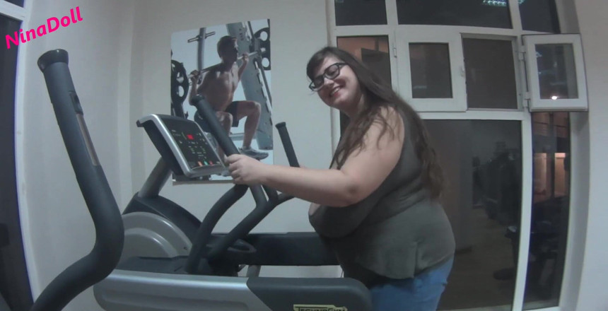 Nina Doll: Moje obrovská prsa mi vypadly z košile při nátři