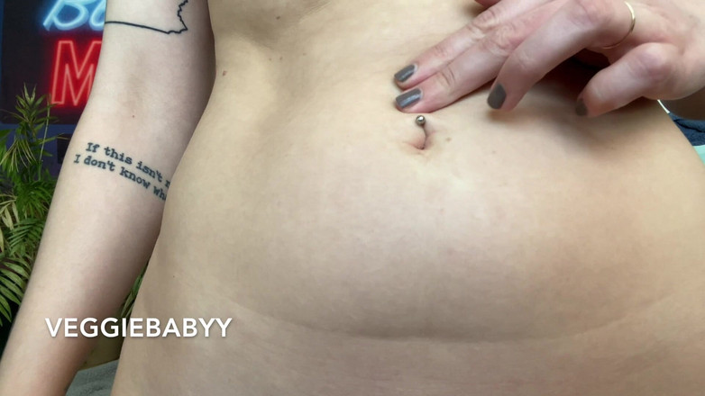 Veggiebabyy: 핑거링과 로션 내 배꼽