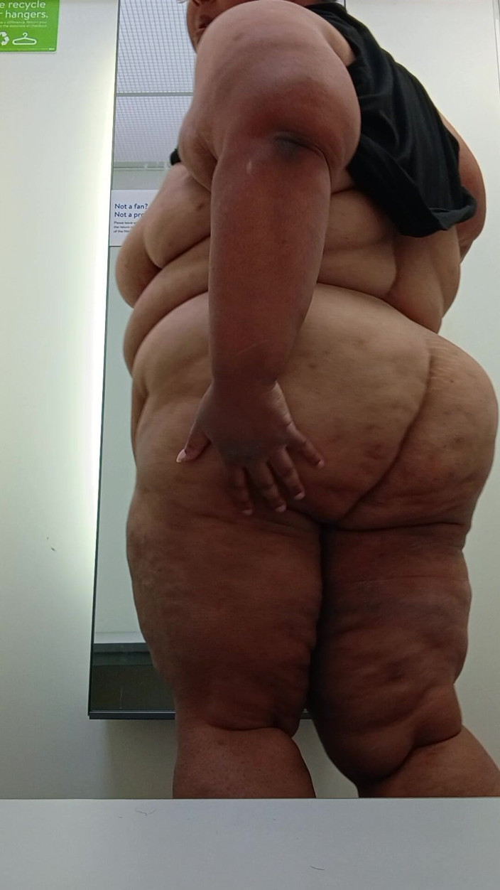 Jessica pigslut: Fat Slut Having Fun in the Fitting Room at Walmart