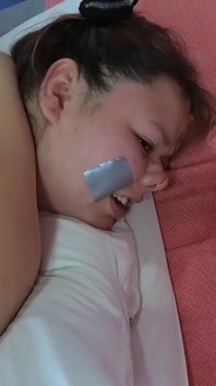 This Sex Slave Shows the Cumshot From Her Back After Destroying Her Ass