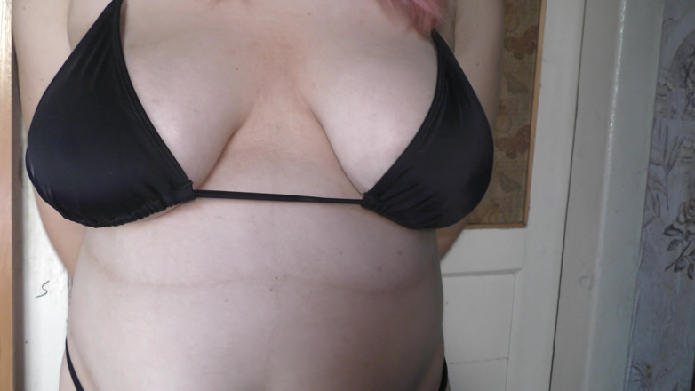 Milky Mari: Slutty shameless hotwife in bikini bring home used condom in...