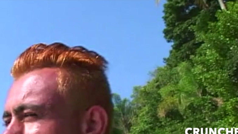 Gaybareback: Une jumelle latino se fait baiser sans capote par un...