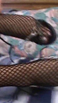 La brune la plus sexy en lingerie noire sexy aux gros seins naturels excitée se masturbe torride, vol. 1