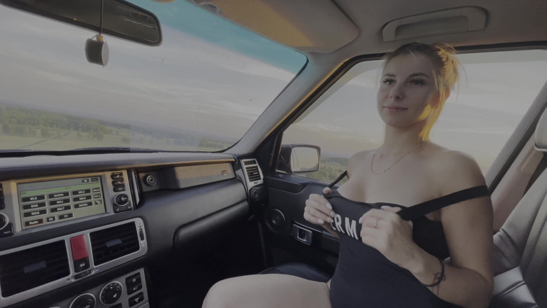 Vik1one: Heiße blondine mit dicken titten lutscht meinen schwanz im auto...