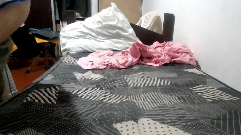 PablitaGatita: Cewek imut lagi pamer pantat bahenolnya