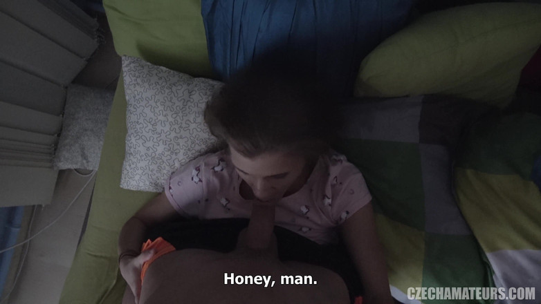 CzechAmateurs: 捷克业余 117 饥渴的苗条美女