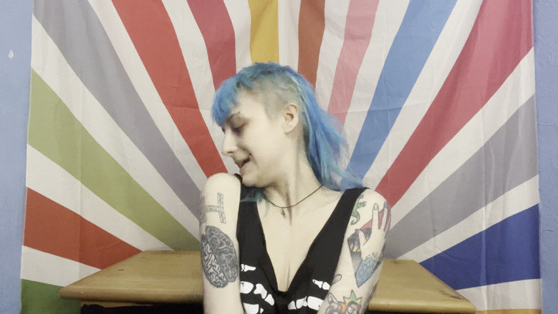 Alice Bean: Fetish q dan a si cewek biseksual lagi asik mengendus...