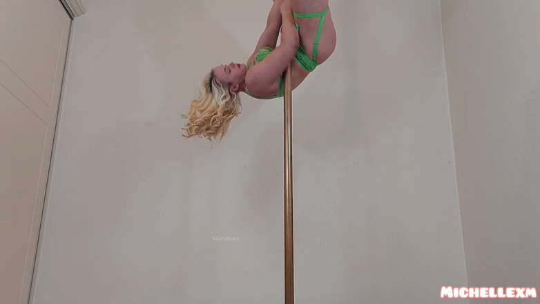 Michellexm: Calda bionda incredibile danza del palo