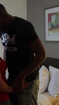 Sexy jovem esposa branca chupa e fode pau preto grande bbc em um motel
